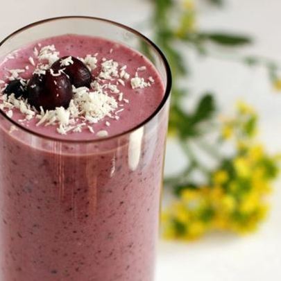 Кокосовый коктейль с ягодами