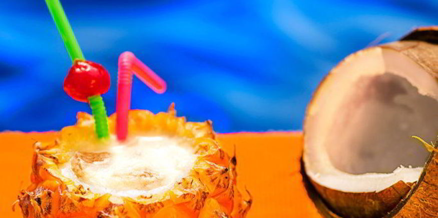 Рецепт коктейля пина-колада в ананасе