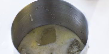 коктейль пина-колада в ананасе