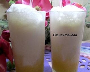 Коктейль с апельсиновым соком и мороженым