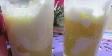 коктейль с апельсиновым соком и мороженым