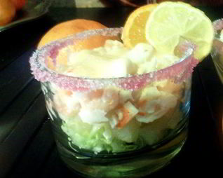 Коктейль из морепродуктов с розовым соусом