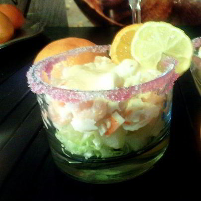 Коктейль из морепродуктов с розовым соусом