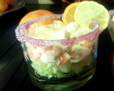 Коктейль из морепродуктов с розовым соусом