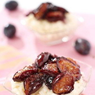 Печеные сливы с бренди и лимонной цедрой