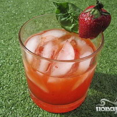 Клубничный коктейль с базиликом