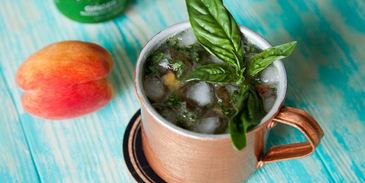 коктейль московский мул с персиком и базиликом