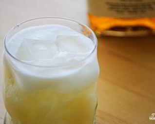 Коктейль со свежим яйцом