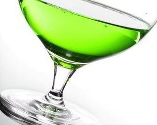 Новогодний крюшон с джином, шартрезом и еловой хвоей