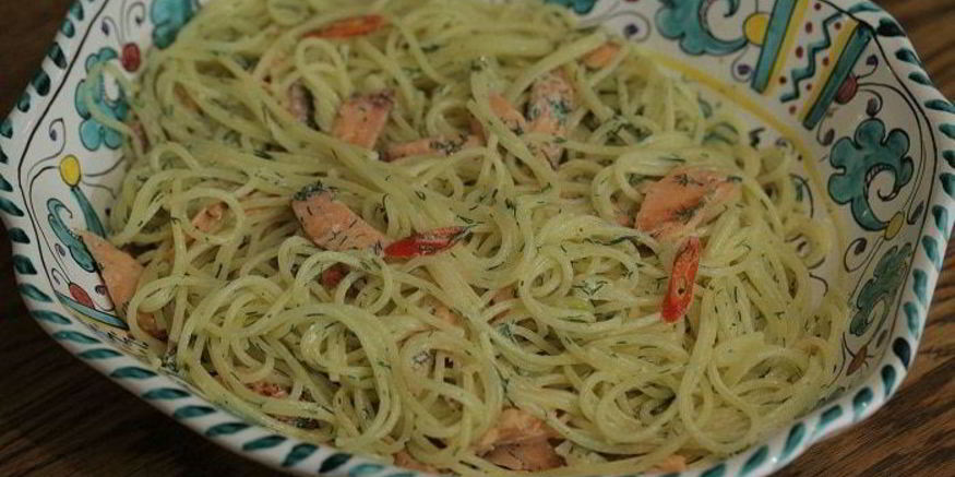 Рецепт спагетти с копченой форелью и джином