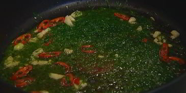 спагетти с копченой форелью и джином