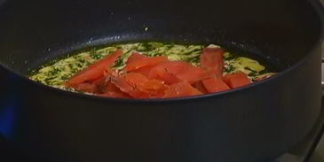 спагетти с копченой форелью и джином