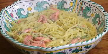 спагетти с копченой форелью и джином