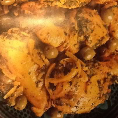 Таджин с курицей, лимонами и зелеными оливками