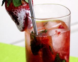 Весенний клубничный коктейль