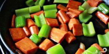 говядина с вином и овощами