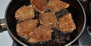 говяжья печень с вином и луком