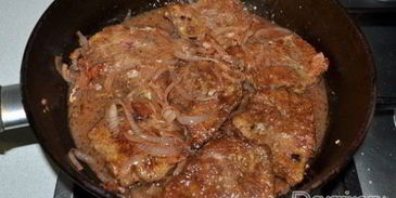 говяжья печень с вином и луком