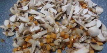 грибное соте с вином и горгонзолой