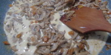 грибное соте с вином и горгонзолой