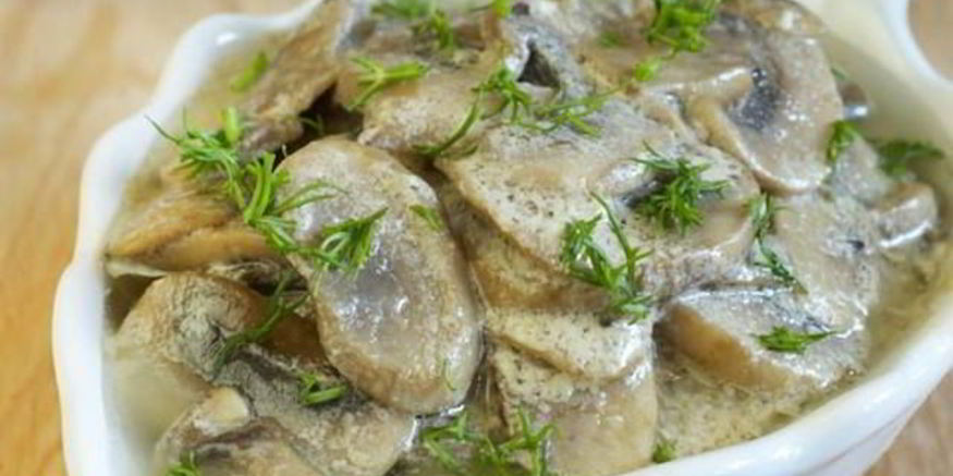 Рецепт грибов с вином и сметаной