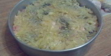 линь, тушеный с вином и шампиньонами