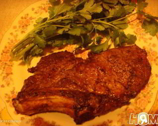 Свиная корейка с вином и специями