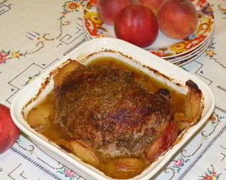 Запеченная телятина с вином и персиками