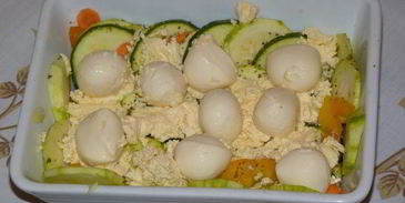 запеченная в кармашках форель с вином и овощами