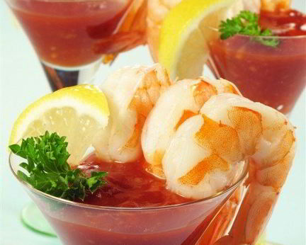 Креветочный коктейль с водкой, сельдереем, табаско и кетчупом