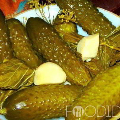 Соленые огурцы с водкой