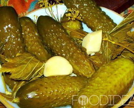 Соленые огурцы с водкой