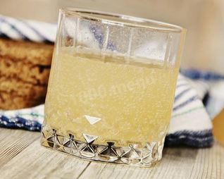 Квас из березового сока с ячменем