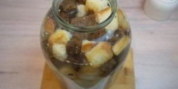 квас из дрожжей и сахара