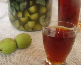 Ликер из зеленых грецких орехов Ночино