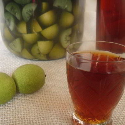 Ликер из зеленых грецких орехов Ночино