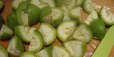 ликер из зеленых грецких орехов ночино