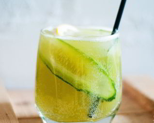 Газированный огуречный лимонад