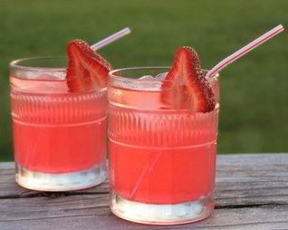 Клубничный лимонад с красным чаем