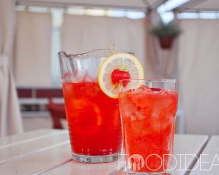 Клубничный лимонад