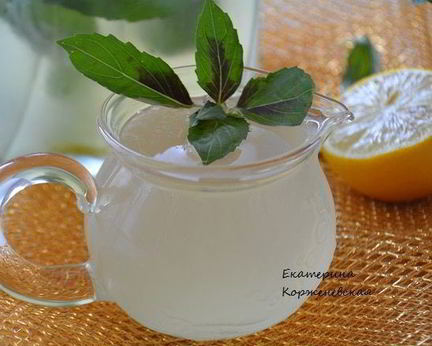 Лимонад с базиликом и душистым перцем