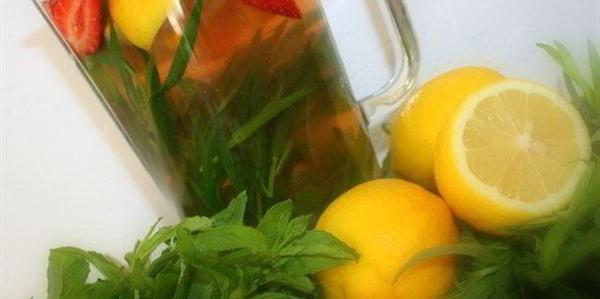 Рецепт лимонада с мятой, тархуном и клубникой