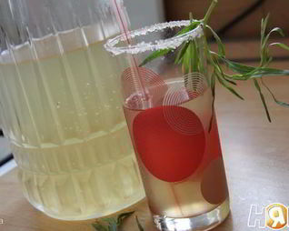 Лимонад с тархуном и мелисой