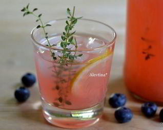 Лимонад ягодный с тимьяном