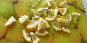 напиток лимонад из мяты и лимона