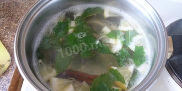 напиток лимонад из мяты и лимона