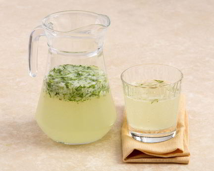 Огуречный лимонад с лаймом и яблоком