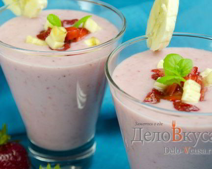 Клубнично-банановый молочный коктейль