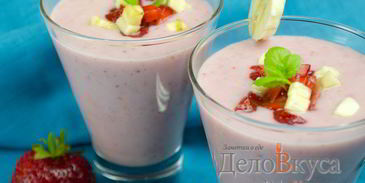 клубнично-банановый молочный коктейль