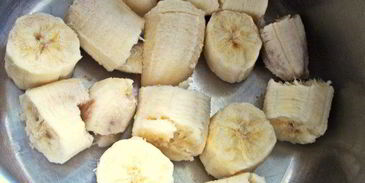 коктейль-десерт на основе молока и фруктов